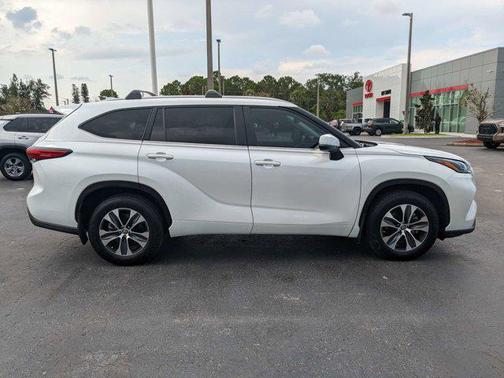2023 Toyota Highlander Hybrid XLE