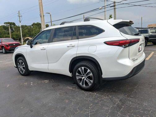 2023 Toyota Highlander Hybrid XLE