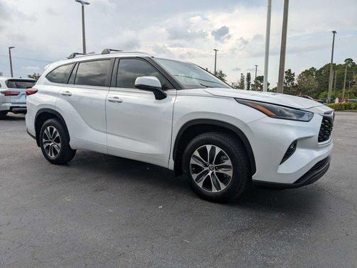2023 Toyota Highlander Hybrid XLE