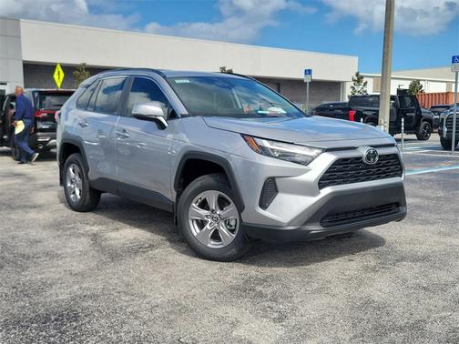 2025 Toyota RAV4 XLE