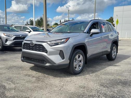 2025 Toyota RAV4 XLE