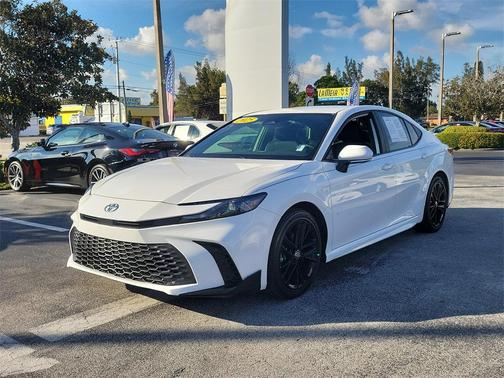 2025 Toyota Camry SE