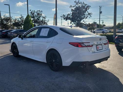 2025 Toyota Camry SE