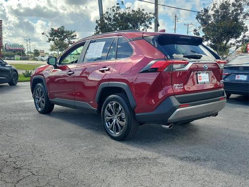 2024 Toyota RAV4 Hybrid SE