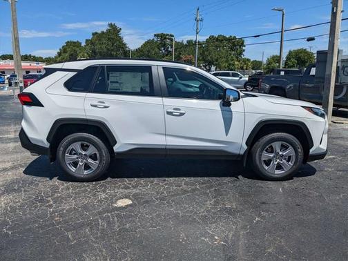 2025 Toyota RAV4 XLE