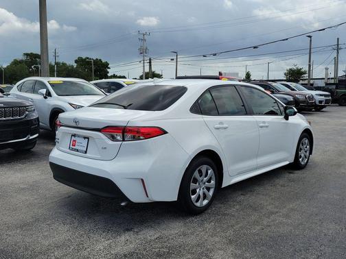 Ice Cap 2024 Toyota Corolla LE