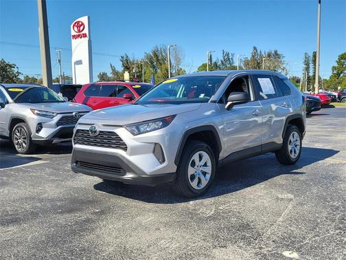 2022 Toyota RAV4 LE
