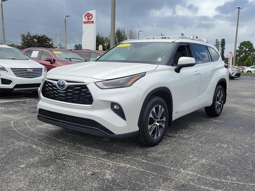 2022 Toyota Highlander Hybrid XLE