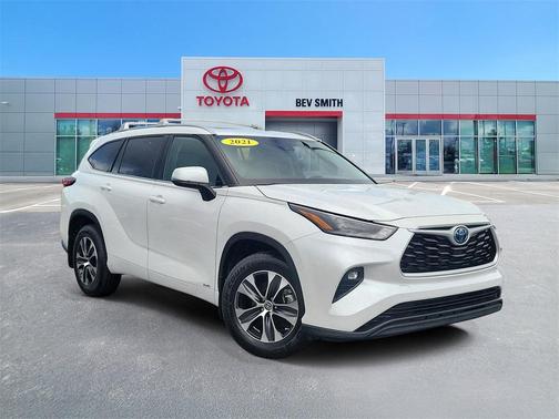 2022 Toyota Highlander Hybrid XLE