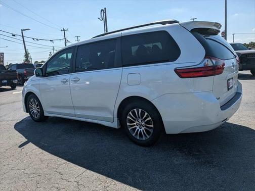 2020 Toyota Sienna XLE