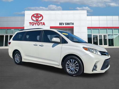 2020 Toyota Sienna XLE