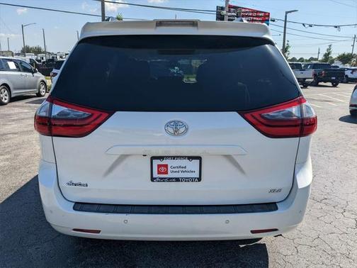 2020 Toyota Sienna XLE