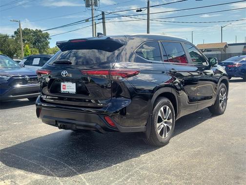 2024 Toyota Highlander XLE
