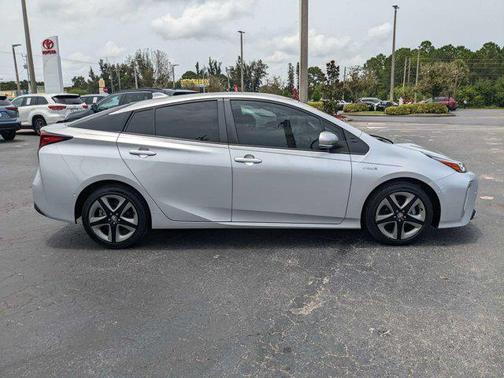 2022 Toyota Prius L