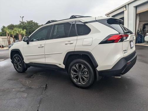 2022 Toyota RAV4 Hybrid XLE Premium