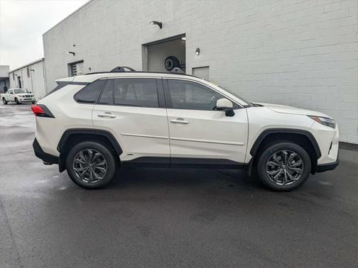 2022 Toyota RAV4 Hybrid XLE Premium