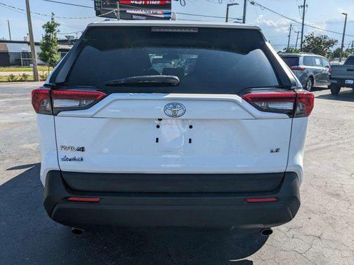 2020 Toyota RAV4 LE