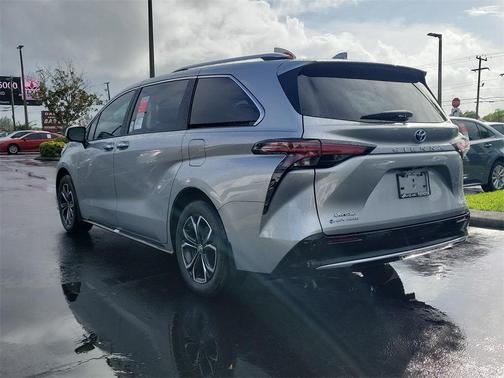 2025 Toyota Sienna Platinum 7 Passenger