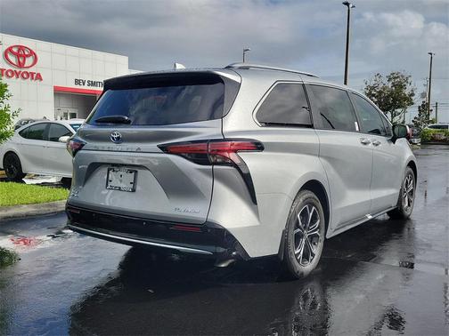 2025 Toyota Sienna Platinum 7 Passenger