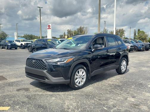 2024 Toyota Corolla Cross LE