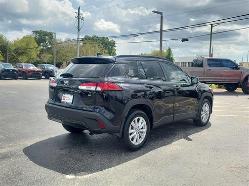 2024 Toyota Corolla Cross LE