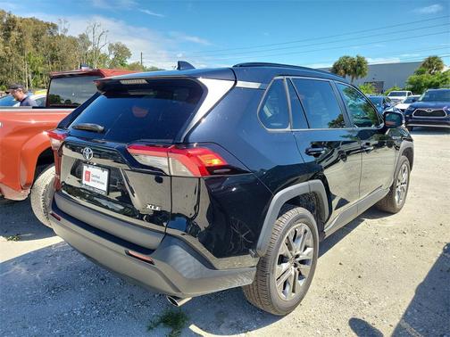 2022 Toyota RAV4 XLE Premium