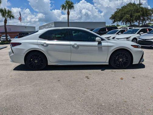 2024 Toyota Camry Hybrid SE