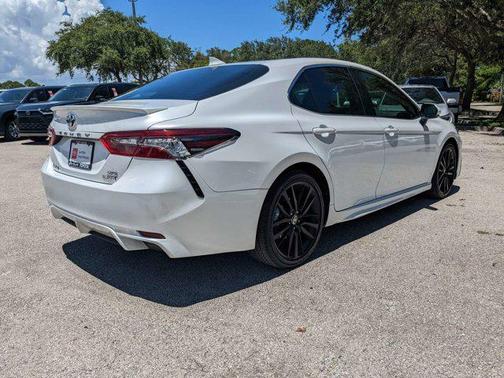 2024 Toyota Camry Hybrid SE