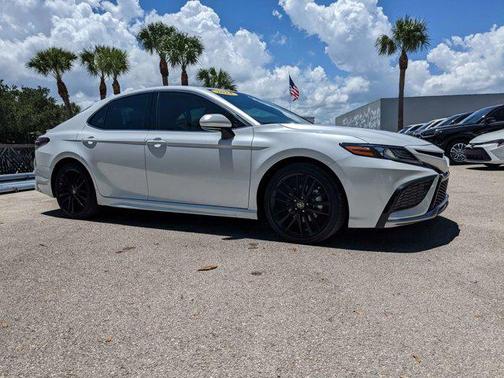 2024 Toyota Camry Hybrid SE
