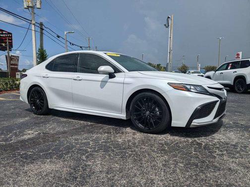 2024 Toyota Camry Hybrid SE