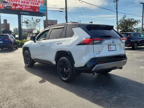 2024 Toyota RAV4 Hybrid SE