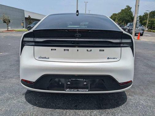 2025 Toyota Prius L