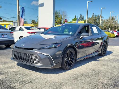 2025 Toyota Camry SE