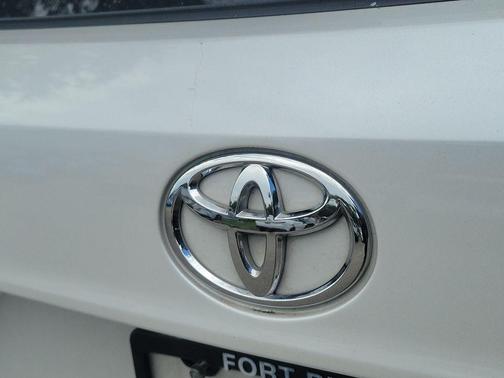Wind Chill Pearl 2023 Toyota Highlander XLE