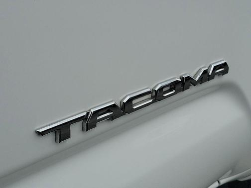 Ice 2023 Toyota Tacoma SR5