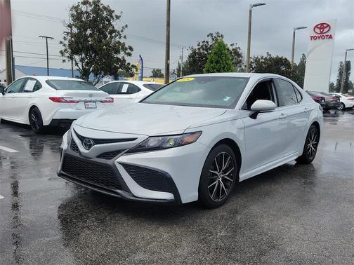 2024 Toyota Camry SE