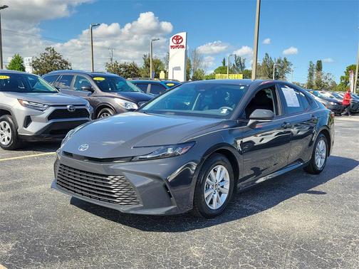 2025 Toyota Camry LE