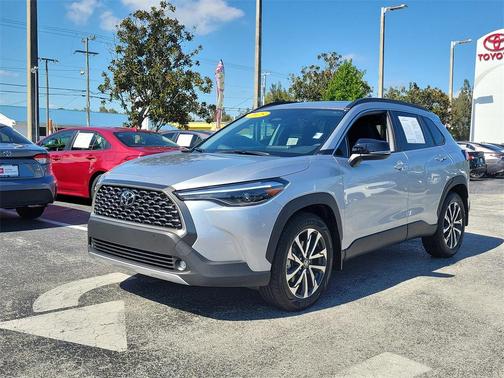 2025 Toyota Corolla Cross XLE