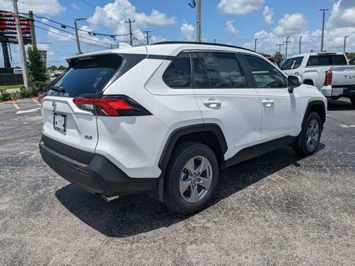 2025 Toyota RAV4 XLE