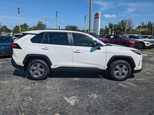 2025 Toyota RAV4 Hybrid LE