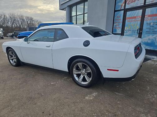 2015 Dodge Challenger SXT