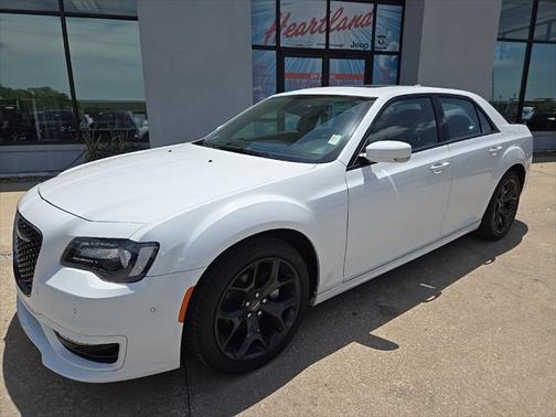 2022 Chrysler 300 Touring