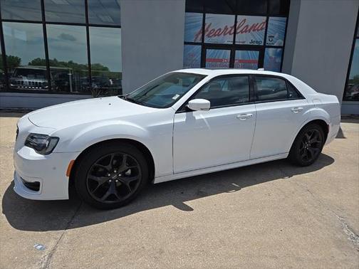 2022 Chrysler 300 Touring