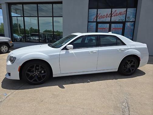 2022 Chrysler 300 Touring
