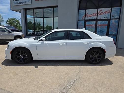 2022 Chrysler 300 Touring