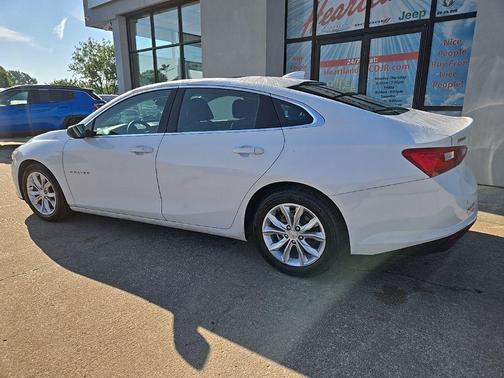 Summit White 2024 Chevrolet Malibu FWD 1LT