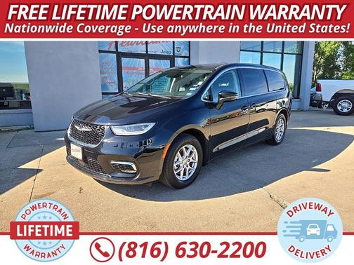 Diamond Black Crystal Pearlcoat 2024 Chrysler Pacifica Touring L