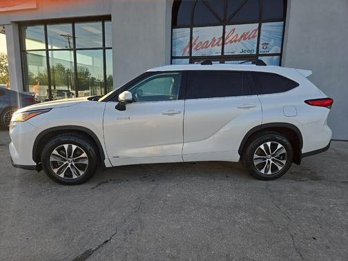 2020 Toyota Highlander Hybrid XLE