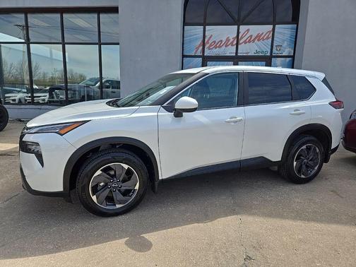 Everest White Pearl 2024 Nissan Rogue SV