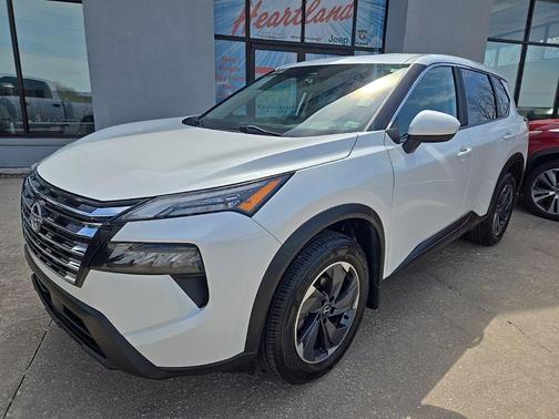 Everest White Pearl 2024 Nissan Rogue SV